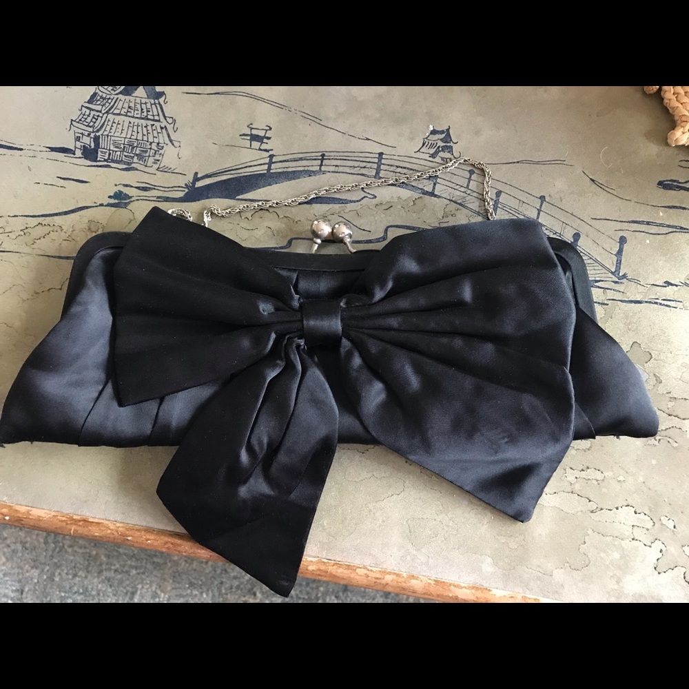 EUC Black Vintage snap clasp bow tie clutch